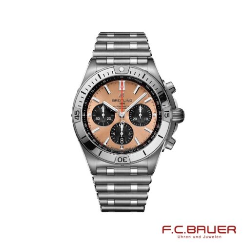 Bild der Armbanduhr Breitling - Chronomat B01 42 ab0134101k1a1-9793928 mit Edelstahlarmband und -gehäuse. Die Uhr verfügt über ein champagnerfarbenes Zifferblatt, drei schwarze Hilfszifferblätter und ein Datumsfenster bei 6 Uhr. Der Markenname Juwelier Bauer München erscheint in Rot in der unteren rechten Ecke.