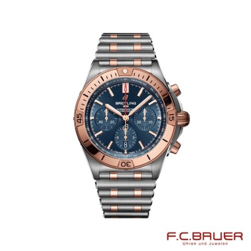 Wir präsentieren die Breitling - Chronomat B01 42 ub0134101c1u1-9793944: eine Luxusarmbanduhr mit einem Armband aus Edelstahl und Roségold. Das dunkelblaue Zifferblatt verfügt über mehrere Zifferblätter und Roségoldmarkierungen, begleitet von einer Roségoldlünette mit Minutenmarkierungen. Auf dem Zifferblatt ist stolz „BREITLING“ zusammen mit dem prestigeträchtigen F.C. BAUER-Logo und Juwelier Bauer, München in der unteren rechten Ecke zu sehen.