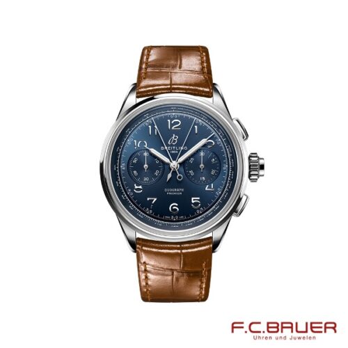 Wir präsentieren die Breitling - Premier B15 Duograph 40 ab1510171c1p1-17201763: eine elegante Armbanduhr mit poliertem Silbergehäuse, blauem Zifferblatt mit drei Hilfszifferblättern und elegantem braunem Lederarmband. Das Zifferblatt ist mit silbernen arabischen Ziffern und Zeigern versehen, während das F.C. Bauer-Logo neben dem Text „Uhren und Juwelen“ in der unteren rechten Ecke die exklusive Verbindung zu Juwelier Bauer in München unterstreicht.