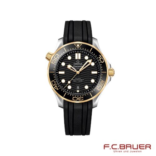 Eine Omega - Seamaster Diver 300-m Co Axial Master Chronometer 210-22-42-20-01-001-8538665 Armbanduhr mit schwarzem Zifferblatt, goldener und silberner Lünette und schwarzem Gummiarmband. Sie verfügt über goldene Akzente an den Zeigern, Markierungen und Lünettenziffern. Das Markenlogo und der Text „Seamaster Professional Co-Axial Master Chronometer 300m/1000ft“ befinden sich auf dem Zifferblatt. Juwelier Bauer in München präsentiert diese exquisite Uhr.