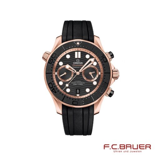 Ein luxuriöser Omega Seamaster Diver 300m Co-Axial Master Chronometer (Modellnummer: 210-62-44-51-01-001-7793956) mit goldfarbenem Gehäuse und schwarzer Lünette, mit schwarzem Armband und Zifferblatt mit goldfarbenen Akzenten. Das Logo „Juwelier Bauer München“ befindet sich in der unteren rechten Ecke.